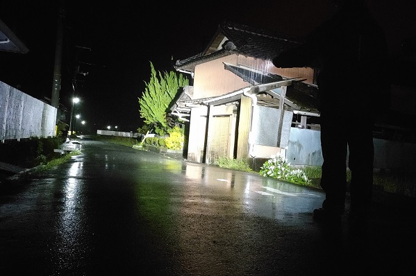 雨　防水　ライト　懐中電灯